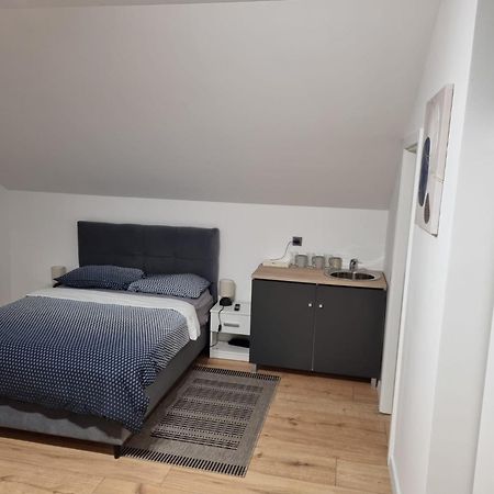 Sobe Marta Hotell Trgovisce Exteriör bild