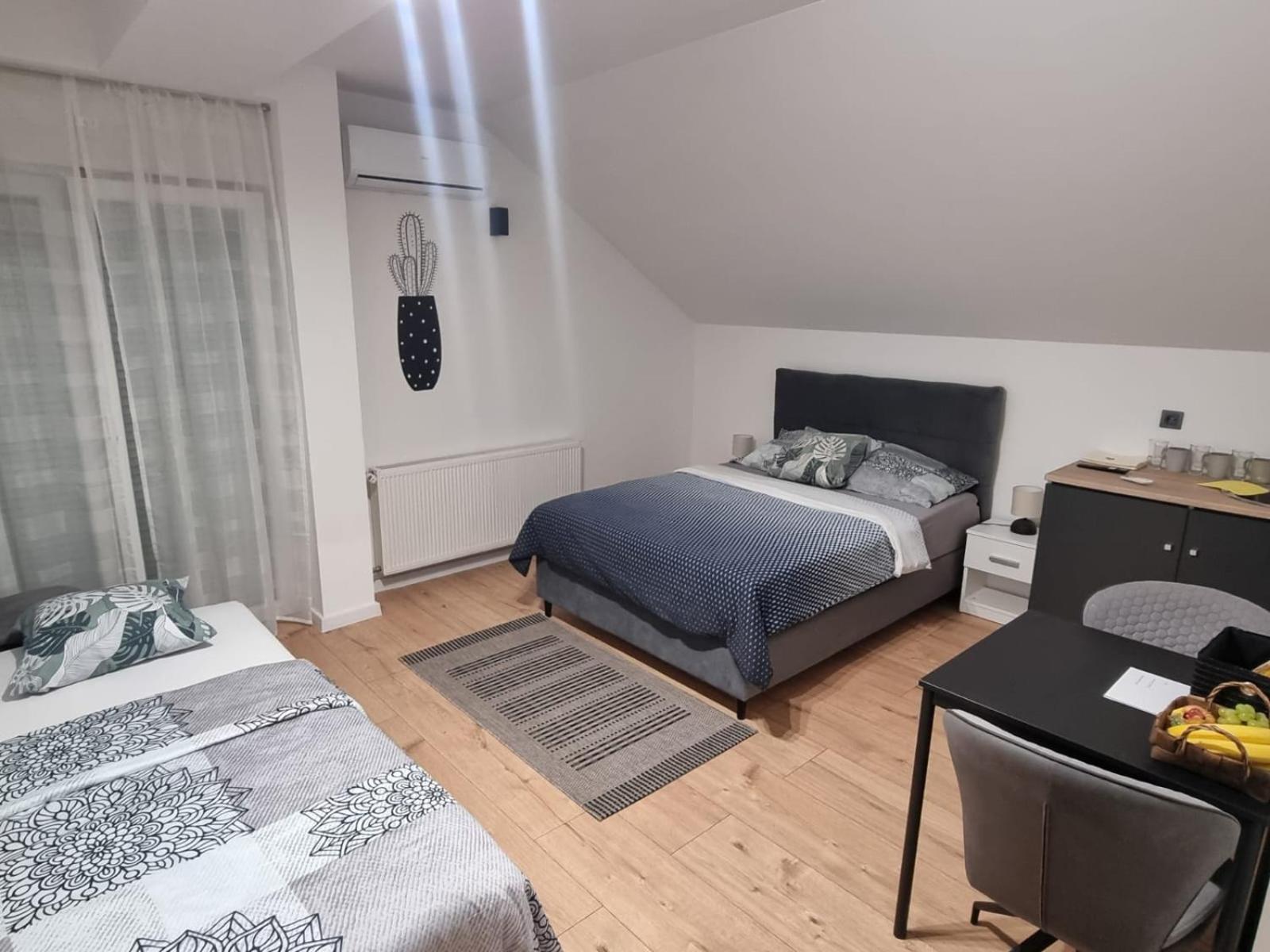 Sobe Marta Hotell Trgovisce Exteriör bild