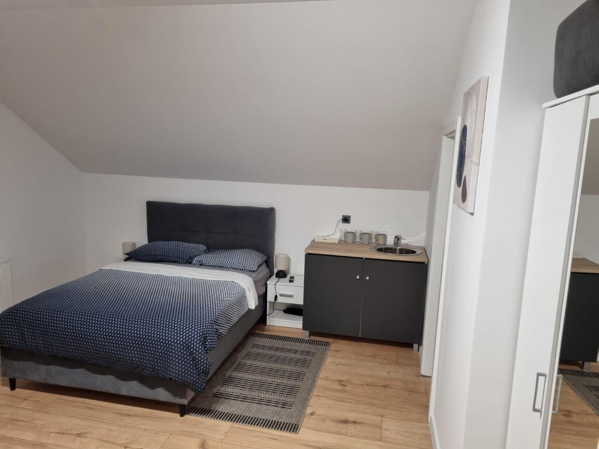 Sobe Marta Hotell Trgovisce Exteriör bild