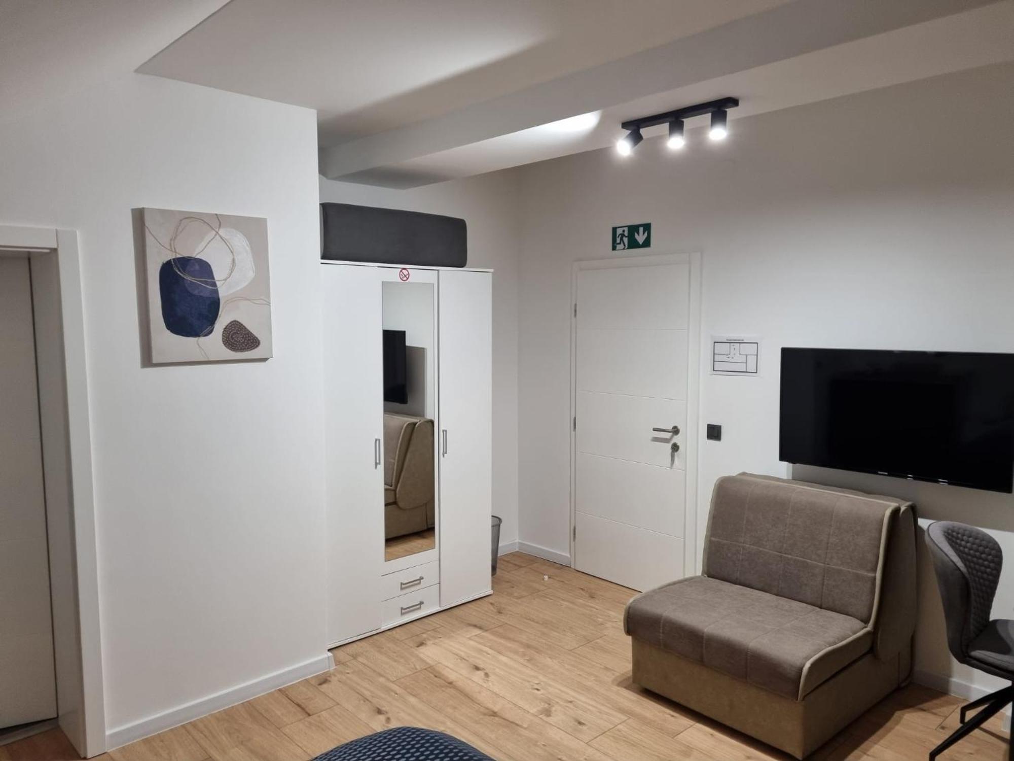 Sobe Marta Hotell Trgovisce Exteriör bild
