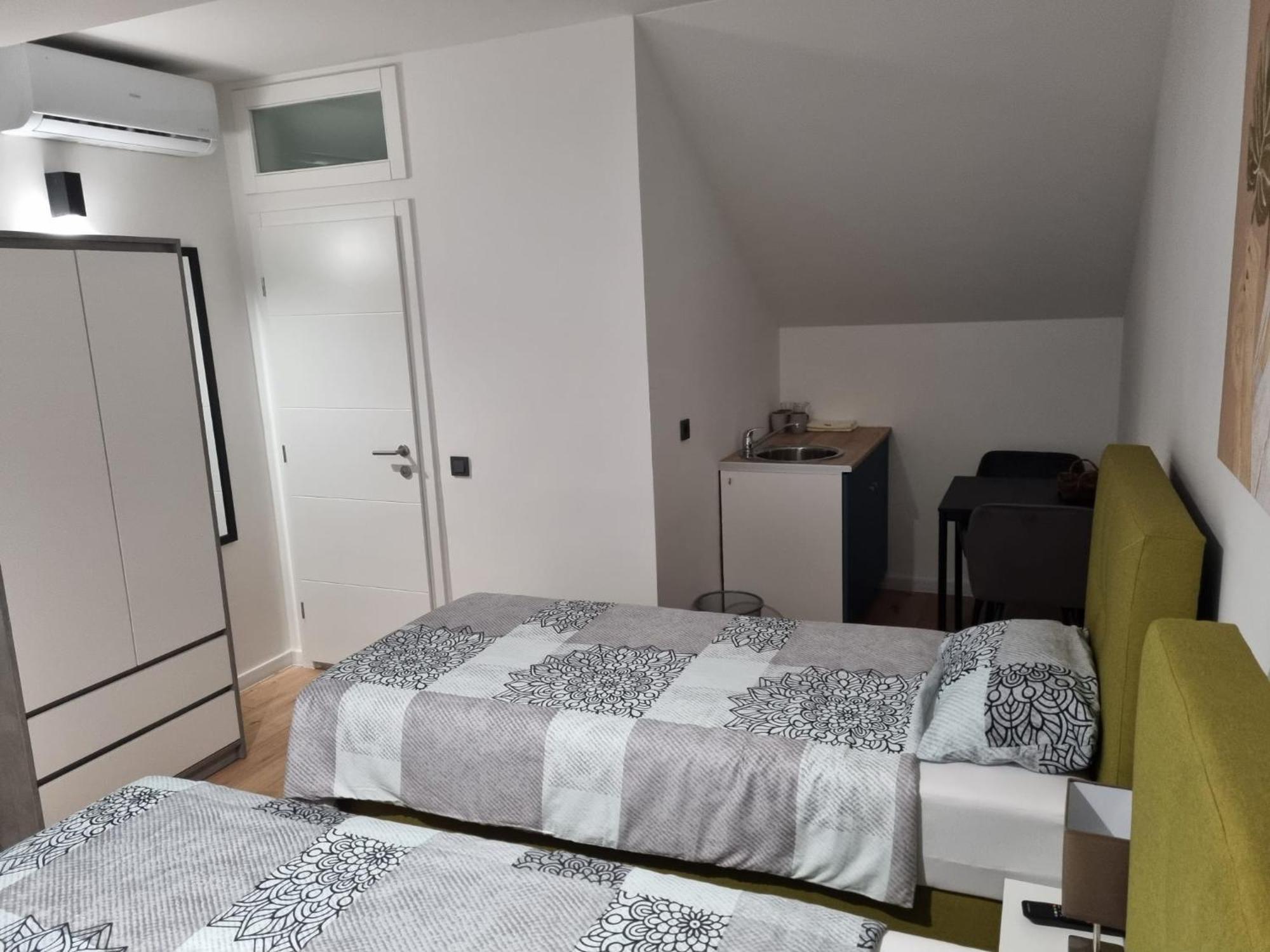 Sobe Marta Hotell Trgovisce Exteriör bild
